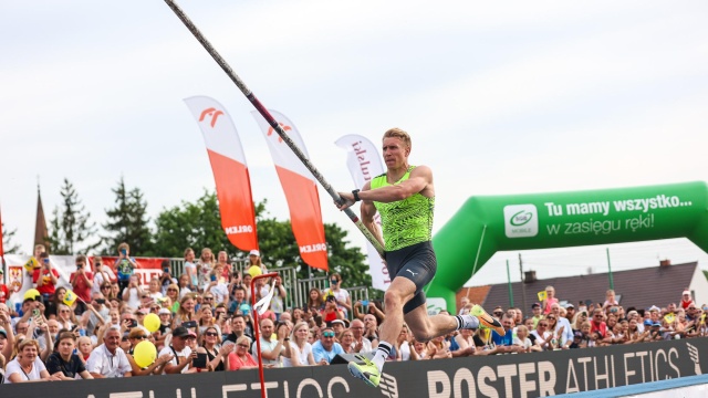 Piotr Lisek z OSOT-u Szczecin już po raz trzeci organizuje w sobotę mityng lekkoatletyczny w skoku o tyczce w rodzinnych Dusznikach pod hasłem Lisek w domu. W zawodach wystąpi dziesięciu tyczkarzy.