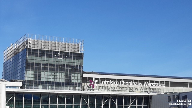 Biuro prasowe Polskich Linii lotniczych LOT potwierdziło informacje o sobotnim incydencie z udziałem drona koło warszawskiego Lotniska Chopina.