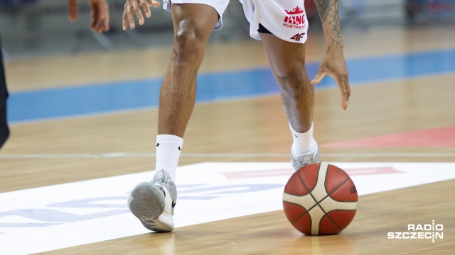 Koszykarze Kinga nie wykorzystali szansy, aby już w niedzielę zapewnić sobie awans do półfinału Mistrzostw Polski. Szczecinianie przegrali na wyjeździe z Anwilem Włocławek 64:70 w czwartym ćwierćfinałowym meczu play-off Energa Basket Ligi.