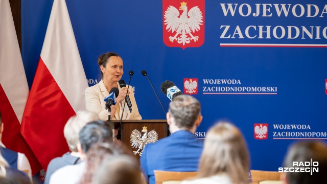 Plecaki szkolne za ciężkie, dzieci słabo widzą, a klasy w szkołach są źle oświetlone - to wyniki badań, jakie przedstawiono podczas konferencji podsumowującej kampanię Moja Szkoła Zdrowa Szkoła.