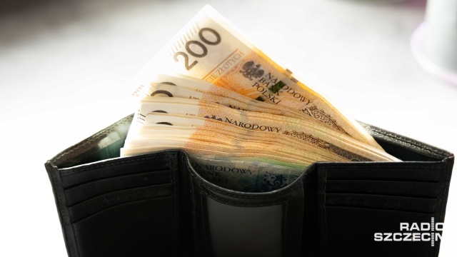Inflacja w kwietniu wyniosła 14,7 procent licząc rok do roku, podczas gdy w marcu ukształtowała się na poziomie 16,1 procent - wynika z danych Głównego Urzędu Statystycznego.