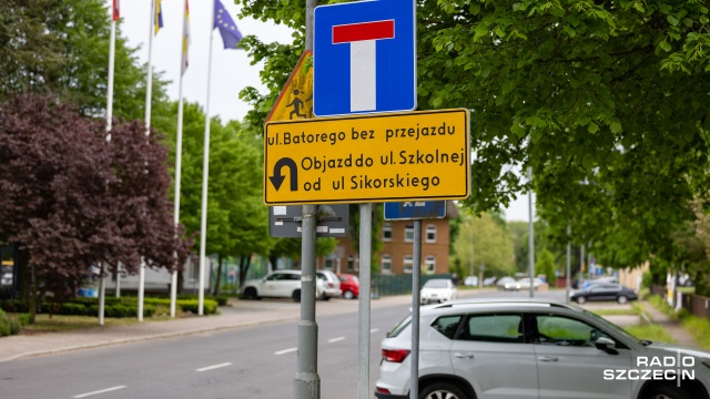 Ulice Batorego i Szkolna w Policach bez przejazdu. To w związku z kolejnym etapem budowy węzła przesiadkowego Szczecińskiej Kolei Metropolitalnej.