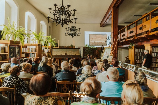 Po ponad dwóch latach XIX-wieczne malowidło wróciło do chojeńskiej Biblioteki Publicznej.