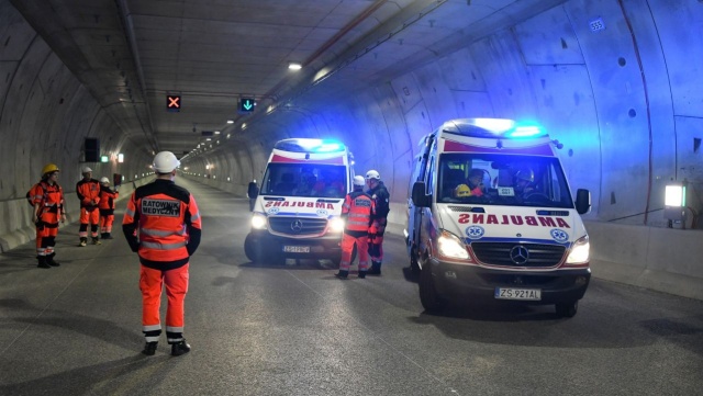 Przeprawą przejechały ambulanse pogotowia ratunkowego ze Świnoujścia i Międzyzdrojów.