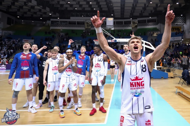 To największy sukces w historii szczecińskiej koszykówki. Po raz pierwszy zespół z grodu Gryfa znalazł się wśród czterech najlepszych drużyn w kraju i będzie walczyć o medale mistrzostw Polski.