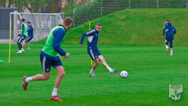 Pierwszy z trzech finałów - tak w Kołobrzegu nazywany jest piątkowy mecz miejscowej Kotwicy z Motorem Lublin. Stawką tego spotkania jest awans do pierwszej ligi.