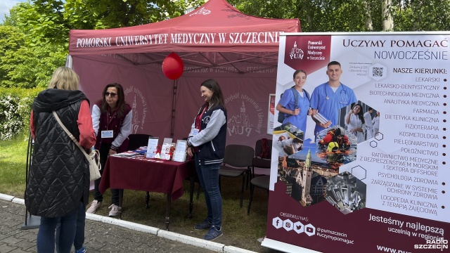 Studenci PUM-u na ratunek zdrowiu szczecinian - na placu św. Ottona trwa festyn Ambasador Zdrowia.