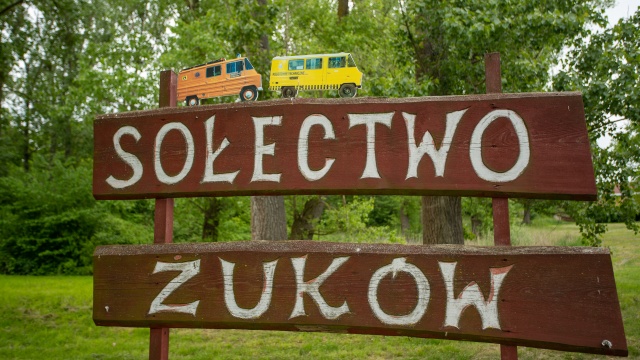 Żuki, wystartowały z Żukowa - mowa nie o owadach, a o pojazdach produkowanych przez Fabrykę Samochodów Ciężarowych w Lublinie, które wystartowały w rajdzie pod nazwą ,,Żuki i Przyjaciele.