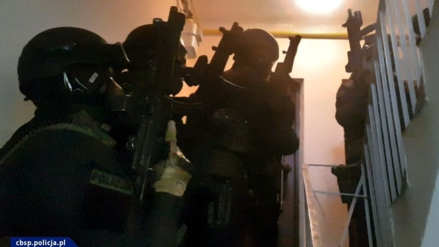 Działali niezwykle brutalnie - zajmowali się głównie handlem narkotykami, ale mają na swoim koncie także porwanie, pobicie, wymuszenia rozbójnicze i wiele innych przestępstw. Przed Sądem Okręgowym w Szczecinie zapadły wyroki skazujące członków zorganizowanej grupy przestępczej kierowanej przez Tomasza Sz. pseudonim Bąbel.