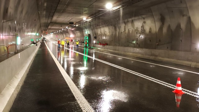 Był już ogień, pora na wodę. W tunelu w Świnoujściu trwają kolejne testy.
