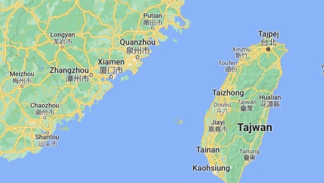Władze Tajwanu informują o nietypowej obecności chińskiego lotniskowca w Cieśninie Tajwańskiej.