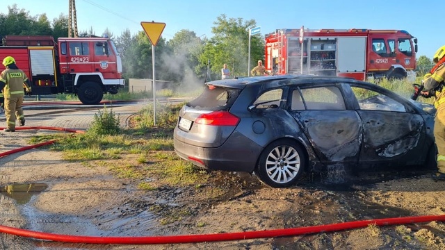 Samochód osobowy spłonął w Czaplinku. Pojazd znajdował się przy ulicy Kamiennej.