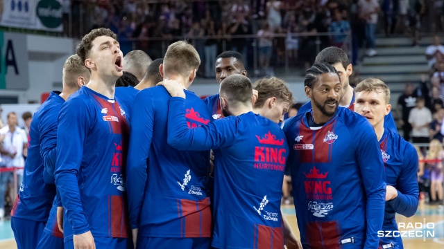 Koszykarze Kinga po niedzielnym treningu pojechali do Wrocławia po tytuł mistrza Polski. Szczecinianie zmierzą się w poniedziałek z tamtejszym Śląskiem w piątym meczu finałowym Energa Basket Ligi.