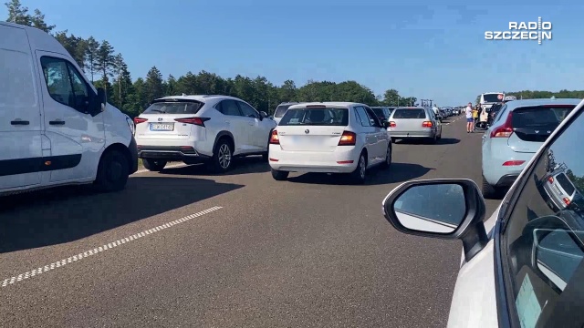 Mowa o zachowaniu kierowców po niedzielnym wypadku na drodze ekspresowej nr 6.