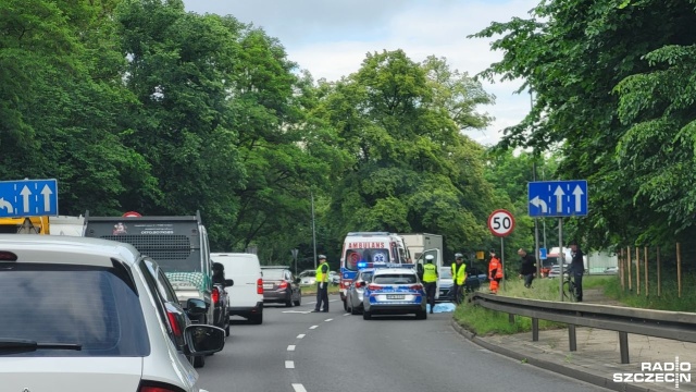 Rowerzysta, potrącony przez ciężarówkę na Szosie Stargardzkiej, nie żyje. Zdarzenie potwierdza szczecińska policja.