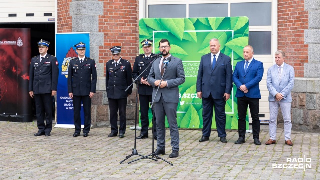 Kolejne wsparcie z Wojewódzkiego Funduszu Ochrony Środowiska i Gospodarki Wodnej w Szczecinie trafiło do Ochotniczych Straży Pożarnych. To środki przeznaczone głównie na zakup ubrań ochronnych i remonty remiz strażackich - mówi Tadeusz Cegielski z OSP w Niedźwiedziu.