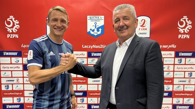 Z ekstraklasy do drugiej ligi - Jakub Rzeźniczak piłkarzem Kotwicy Kołobrzeg.