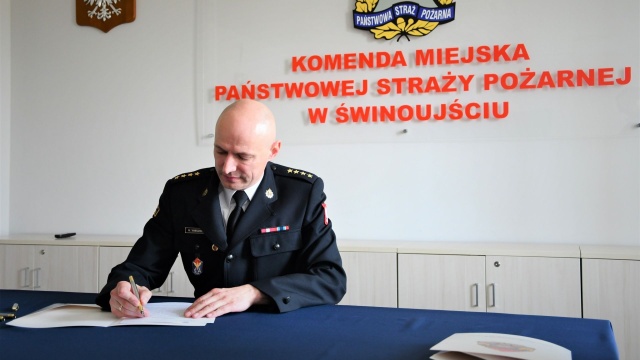 W poniedziałek Komendant Miejski Państwowej Straży Pożarnej w Świnoujściu podpisał dokument pozwalający na użytkowanie podwodnej drogi. Oznacza to, że otwarcia tunelu spodziewać się możemy już niebawem.