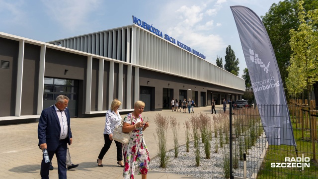 10 zespołów ratowniczych i administracja będzie mieścić się w nowym budynku Pogotowia Ratunkowego w Szczecinie. We wtorek oficjalnie otwarto nową siedzibę przy ul. Twardowskiego.