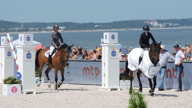 Dziś na świnoujskiej plaży rozpoczął się turniej jeździecki - Cavalida Summer. To drugie na Świecie i pierwsze w Europie tego typu wydarzenie, które odbywa się nad samym morzem.
