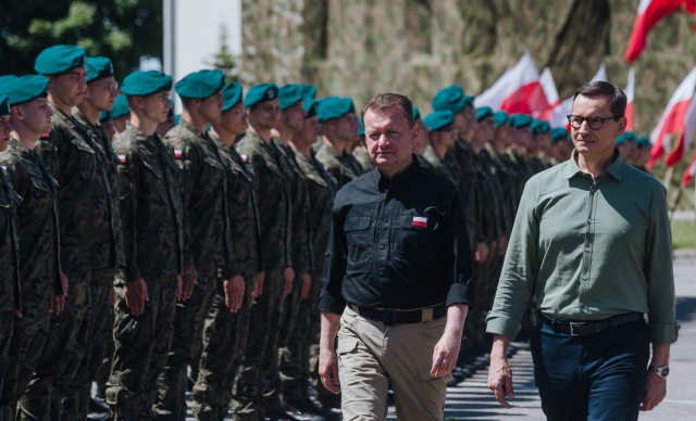 Premier i minister obrony narodowej złożyli wizytę w 18. Białostockim Pułku Rozpoznawczym. Obaj politycy przebywają dziś na Podlasiu.
