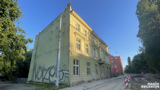 Trzy kobiety poszkodowane po wybuchu, do którego doszło około godziny 16:00 w pracowni graficznej Akademii Sztuki, przy ulicy Kolumba w Szczecinie.