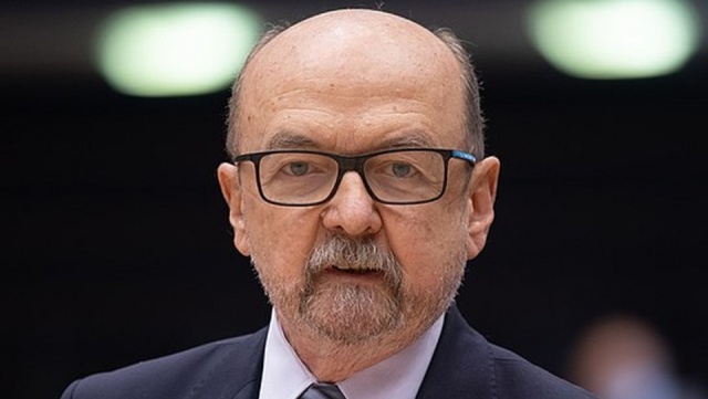 Europoseł PiS Ryszard Legutko powiedział, że kraje Europy zachodniej mają problem z dużą liczbą nielegalnych migrantów i dlatego próbują przeforsować pakt w tej sprawie.