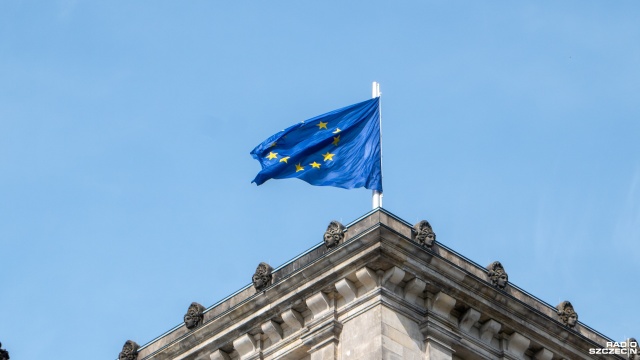 Polska nie akceptuje wyboru między przyjmowaniem migrantów, a opłatą za odmowę relokacji. Sprzeciw wobec paktu migracyjny podtrzymał w Luksemburgu minister do spraw europejskich Szymon Szynkowski vel Sęk.