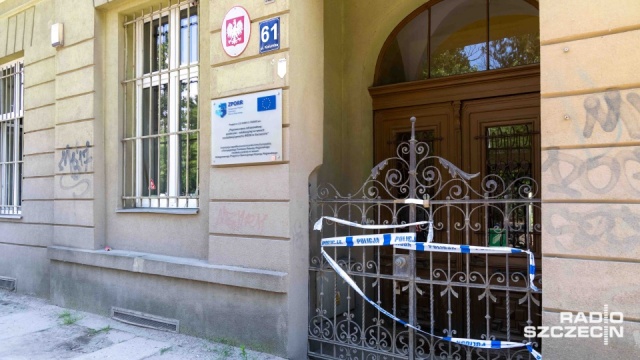 Akademia Sztuki odpowiada na publikację Radia Szczecin, po niedzielnych wydarzeniach. Chodzi o informacje dotyczące pism o rzekomych zaniedbaniach w pracowni przy Kolumba 61.
