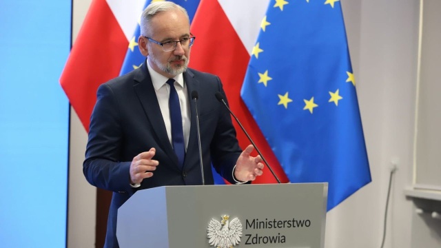 Minister Zdrowia Adam Niedzielski powiedział, że składa doniesienie do prokuratury dotyczące 10 lekarzy, którzy masowo wystawiali e-recepty.