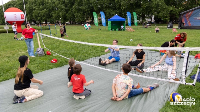 Piknik odbywa się na Jasnych Błoniach. Na uczestników czekają wyzwania sportowe za które mogą otrzymać nagrody.