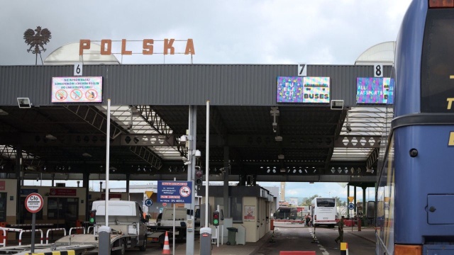 W sobotę z Ukrainy do Polski wjechało 34 800 osób. W przeciwnym kierunku granicę polsko-ukraińską przekroczyło 38 300 osób.