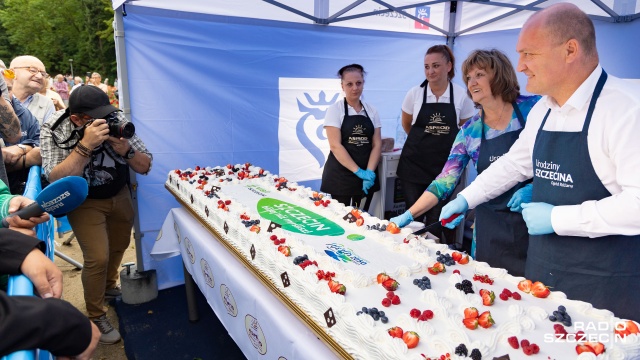 78-kilogramowy tort, na 78. urodziny Szczecina przygotowało miasto.