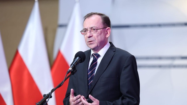 Minister spraw wewnętrznych i administracji, Mariusz Kamiński przekazał, że dziś i w najbliższych dniach nowi funkcjonariusze policji z oddziałów kontrterrorystycznych dotrą na granicę polsko-białoruską.
