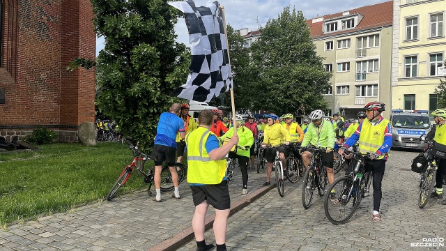 Była modlitwa przy pomniku papieża na Jasnych Błoniach, potem msza św. w Bazylice pw. św. Jakuba, a później ruszyli w drogę na dwóch kółkach.