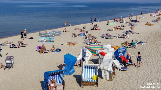 Ratownicy ostrzegają: plaża to nie jest miejsce na picie alkoholu