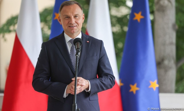 Prezydent Andrzej Duda wraz z małżonką Agatą Kornhauser-Dudą rozpocznie dziś trzydniową wizytę na Litwie.