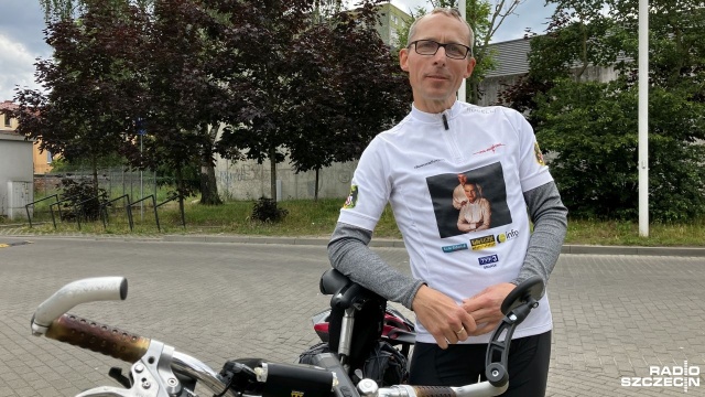 Charytatywnie rowerem dookoła Polski, czyli wyzwanie, którego podjął się Andrzej Błonk, po to, by propagować zbiórkę pieniędzy na uratowanie wzroku dwóch braci. We wtorek wieczorem przejeżdżał przez Świnoujście.