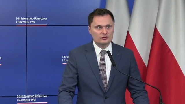 Wiceminister rolnictwa Krzysztof Ciecióra zapewnił, że polski drób jest bezpieczny i nie ma żadnego wirusa ptasiej grypy w surowym mięsie drobiowym.