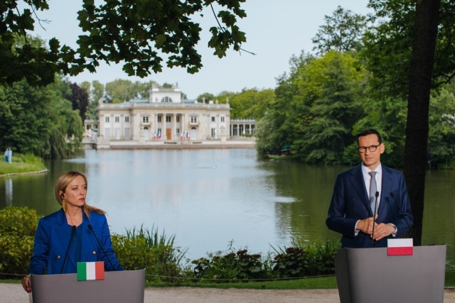 Polska i Włochy są zgodne, że uszczelnienie granic zewnętrznych Unii Europejskiej jest kwestią fundamentalną. Nielegalna migracja i proponowane przez Unię rozwiązania w tym zakresie zdominowały rozmowy premierów Mateusza Morawieckiego i Giorgi Meloni, która przebywa w Warszawie.