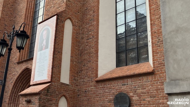 Podczas polsko-ukraińskiego nabożeństwa w archikatedrze warszawskiej upamiętniono ofiary rzezi wołyńskiej w 80. rocznicę tych wydarzeń.