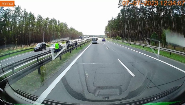 Utrudnienia na autostradzie A6. Cztery samochody osobowe zderzyły się za zjazdem na Chociwel w kierunku Świnoujścia.