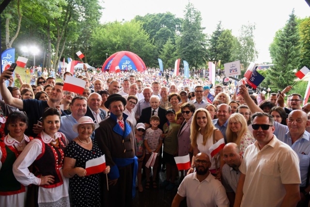 Planowane referendum w sprawie migrantów będzie decyzją dotyczącą rozwoju naszego kraju - ocenia prezes Prawa i Sprawiedliwości.