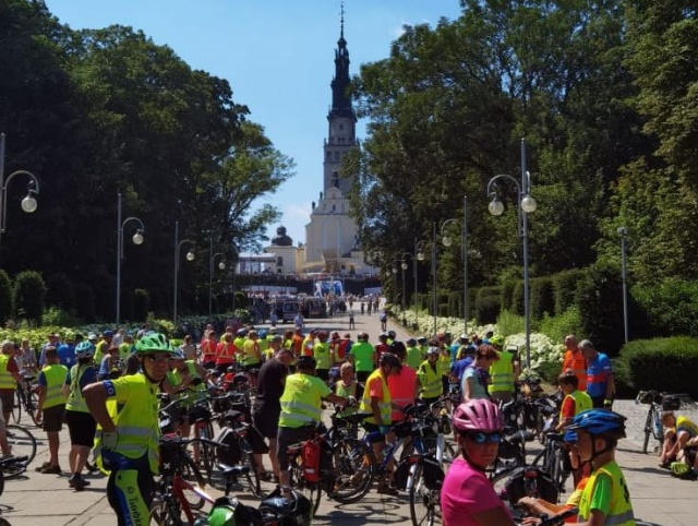 Najbardziej wytrwali przejechali ze Świnoujścia ponad 800 km na dwóch kołach, reszta wykręciła 600 km, bo wyjechała ze Szczecina. W niedzielę Szczecińska Rowerowa Pielgrzymka dotarła przed Cudowny Obraz na Jasną Górę.