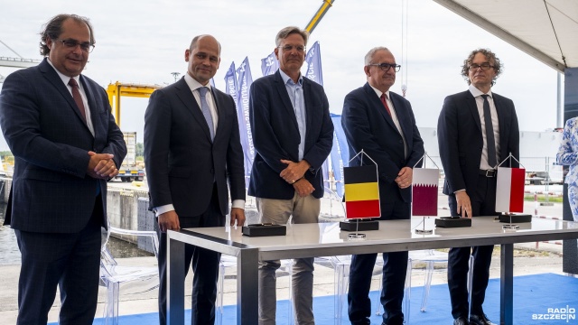 Umowa na budowę Głębokowodnego Terminala Kontenerowego w Świnoujściu podpisana. Zawarli ją przedstawiciele belgijskiej firmy Deme Concession, katarskiego Qterminals oraz Zarządu Morskich Portów Szczecin i Świnoujście.