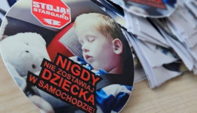 Nie zostawiaj dziecka w samochodzie - apelują organizatorzy akcji społecznej z grupy Stoją Stargard.