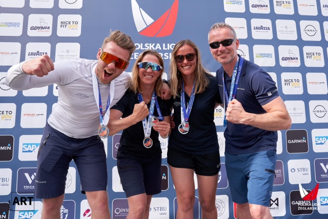 Sukces szczecińskich klubów w czasie drugiej rundy Ekstraklasy Polskiej Ligi Żeglarskiej. Reprezentanci Pogoń Yacht Racing wygrali rozgrywane w Gdyni regaty a Yacht Klub Polski Szczecin zajął drugie miejsce.