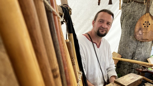 2,5 tys. rekonstruktorów z 27 krajów już niebawem zjedzie do Wolina na Festiwal Słowian i Wikingów, który w tym roku odbędzie się już po raz 28. W wolińskim skansenie trwają ostatnie przygotowania do wielkiego wydarzenia.