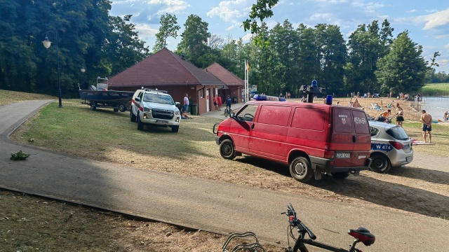 Wypłynął na desce SUP i miał problemy z powrotem na brzeg. Do zdarzenia doszło w poniedziałek po południu na jeziorze Morzycko w Moryniu.