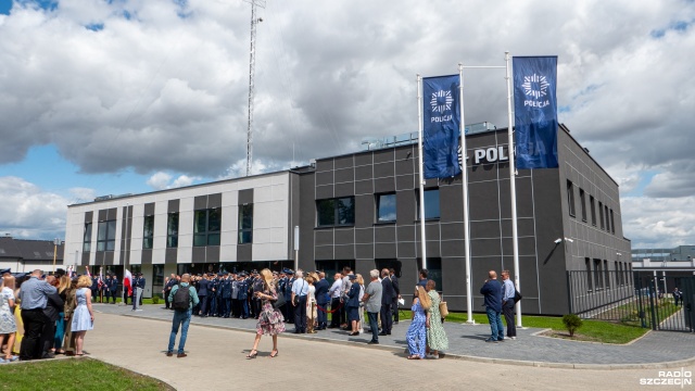 Koniec z polityką zamykania komisariatów w małych miejscowościach - taką deklarację złożył policjantom poseł Prawa i Sprawiedliwości, Leszek Dobrzyński podczas uroczystości otwarcia nowego komisariatu w Pyrzycach.